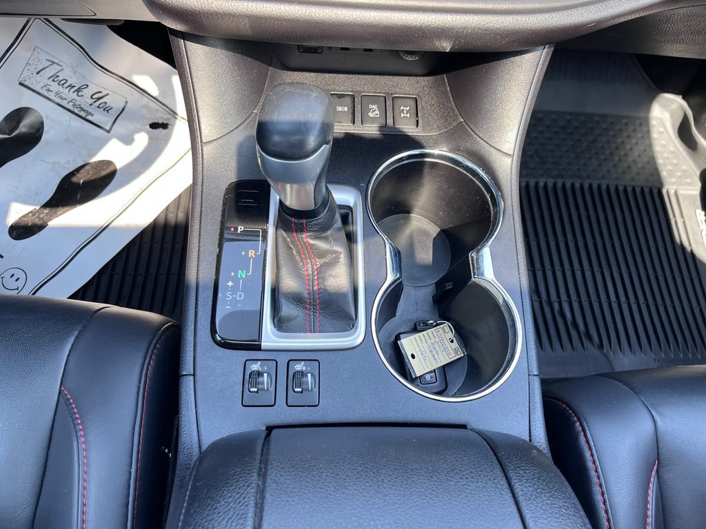 Used 2019 Toyota Highlander SE w/ Nightshade Edition AWD/4WD image 17