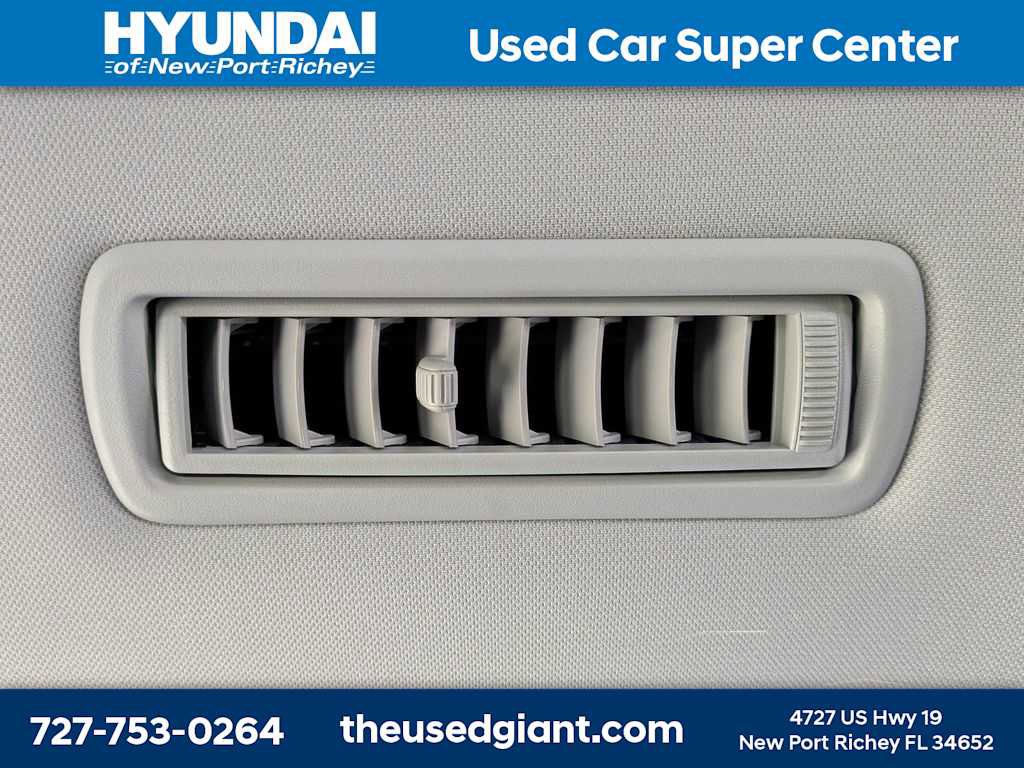 Used 2020 Toyota Highlander XLE FWD image 17