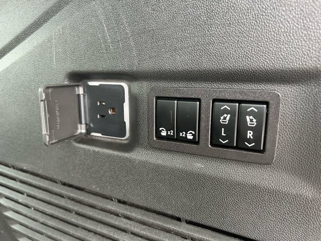 Used 2023 GMC Yukon XL Denali AWD/4WD image 57