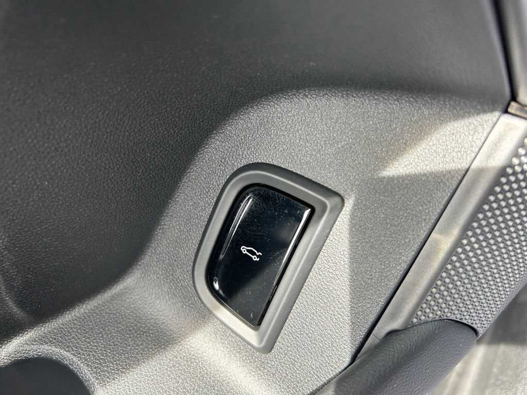 Used 2025 Cadillac Lyriq Sport AWD/4WD image 46