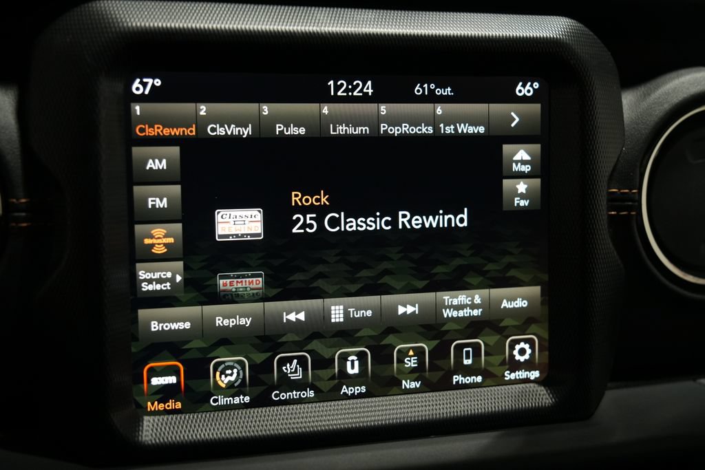 Used 2022 Jeep Wrangler Unlimited Sahara AWD/4WD image 17