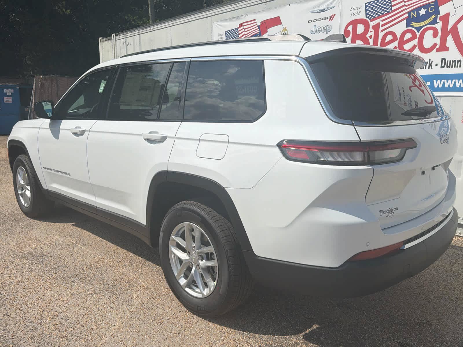 New 2026 Jeep Grand Cherokee L Laredo w/ Trailer Tow Package RWD image 8