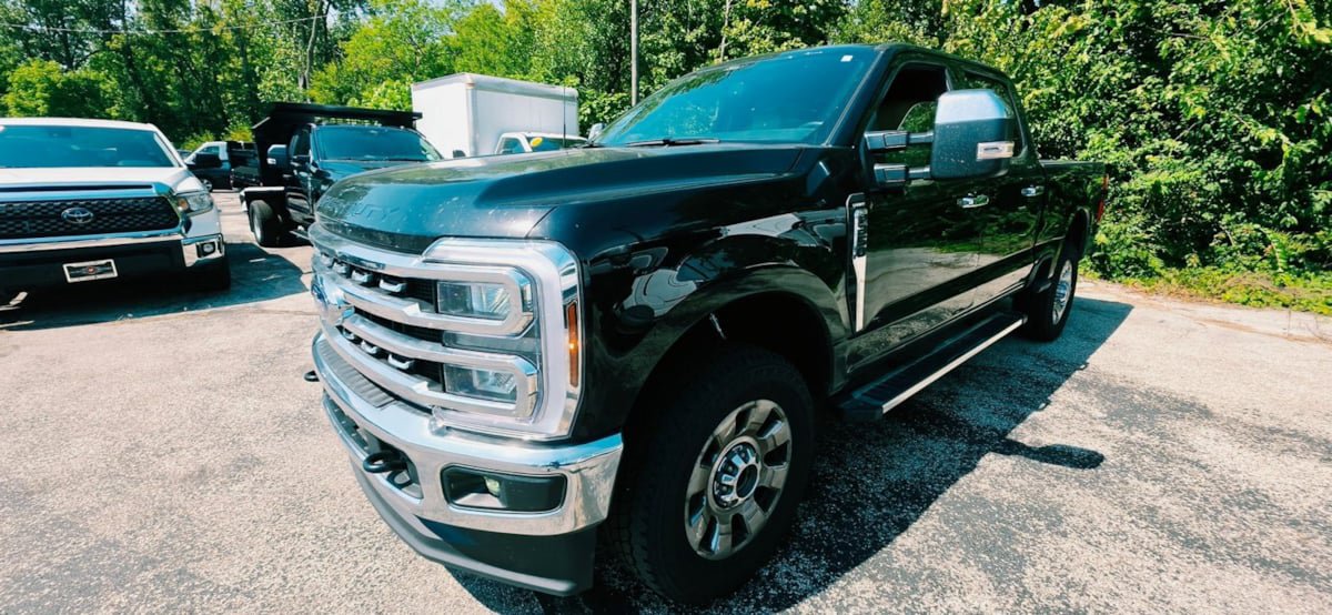 Used 2026 Ford F350 Lariat w/ Chrome Package AWD/4WD image 3