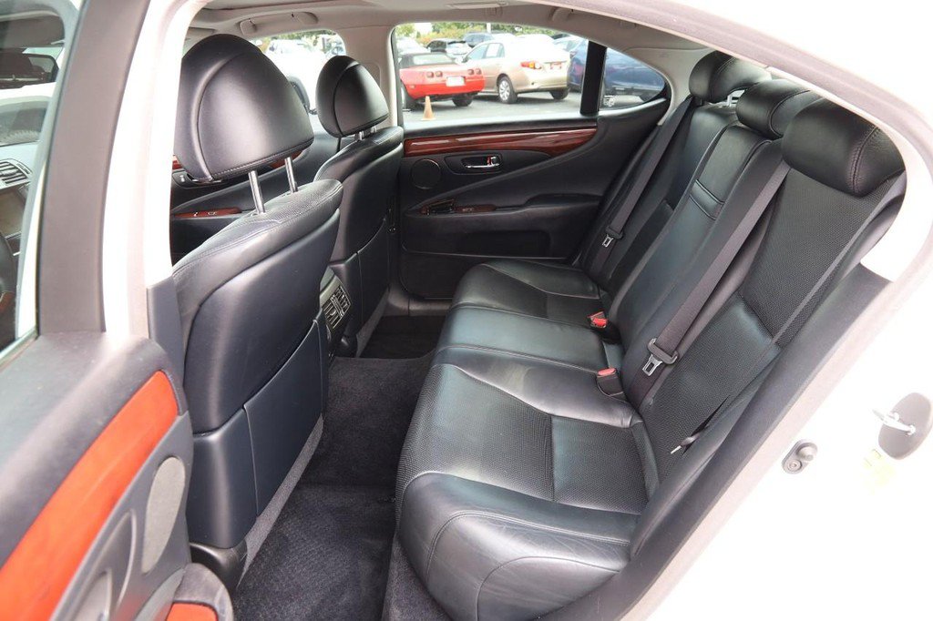 Used 2012 Lexus LS 460 w/ Comfort Pkg RWD image 12