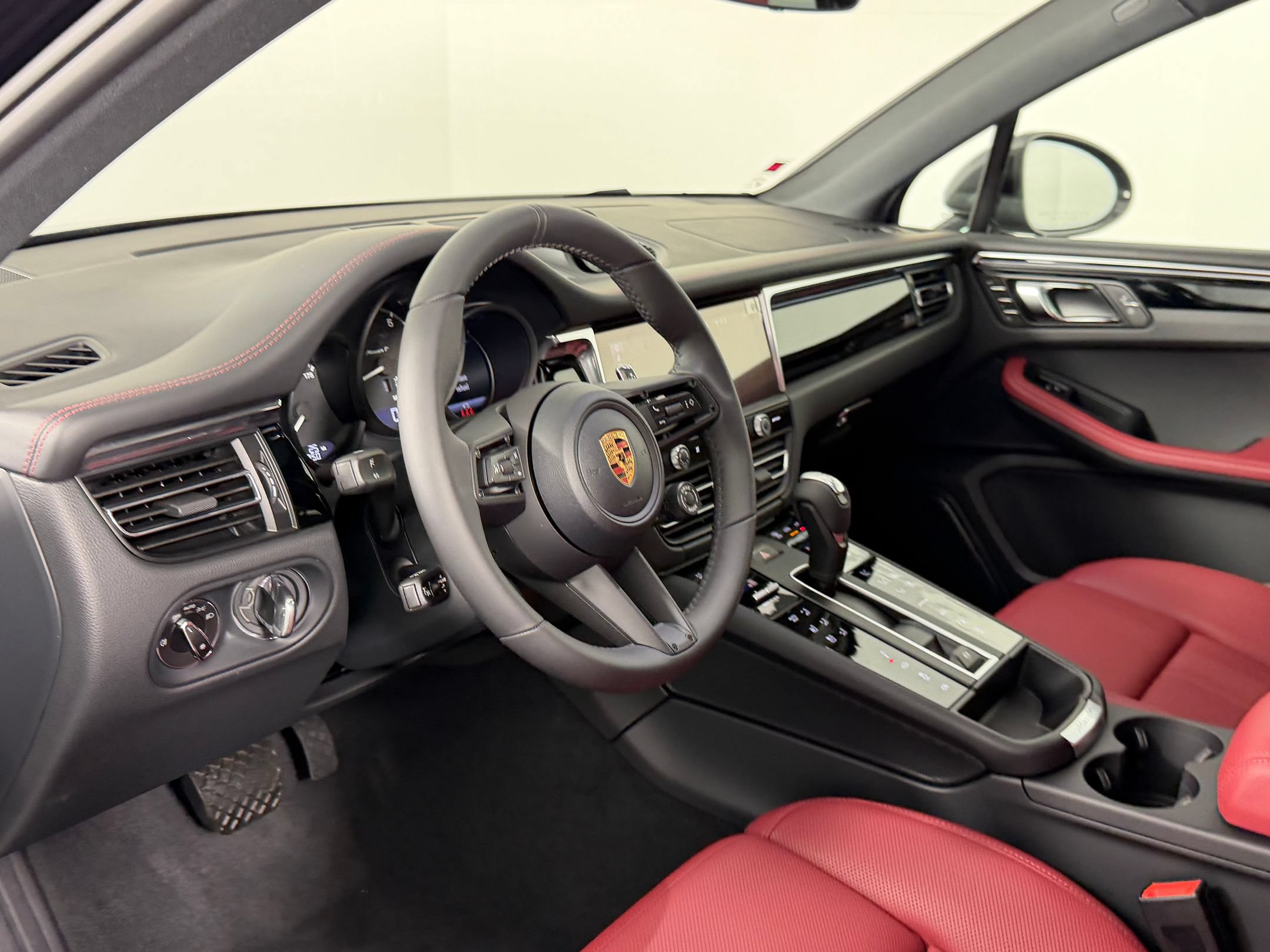 New 2026 Porsche Macan AWD/4WD image 4