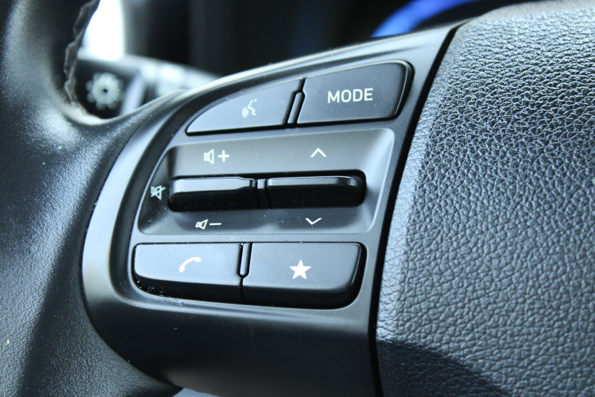 Used 2025 Hyundai Venue SEL FWD image 29