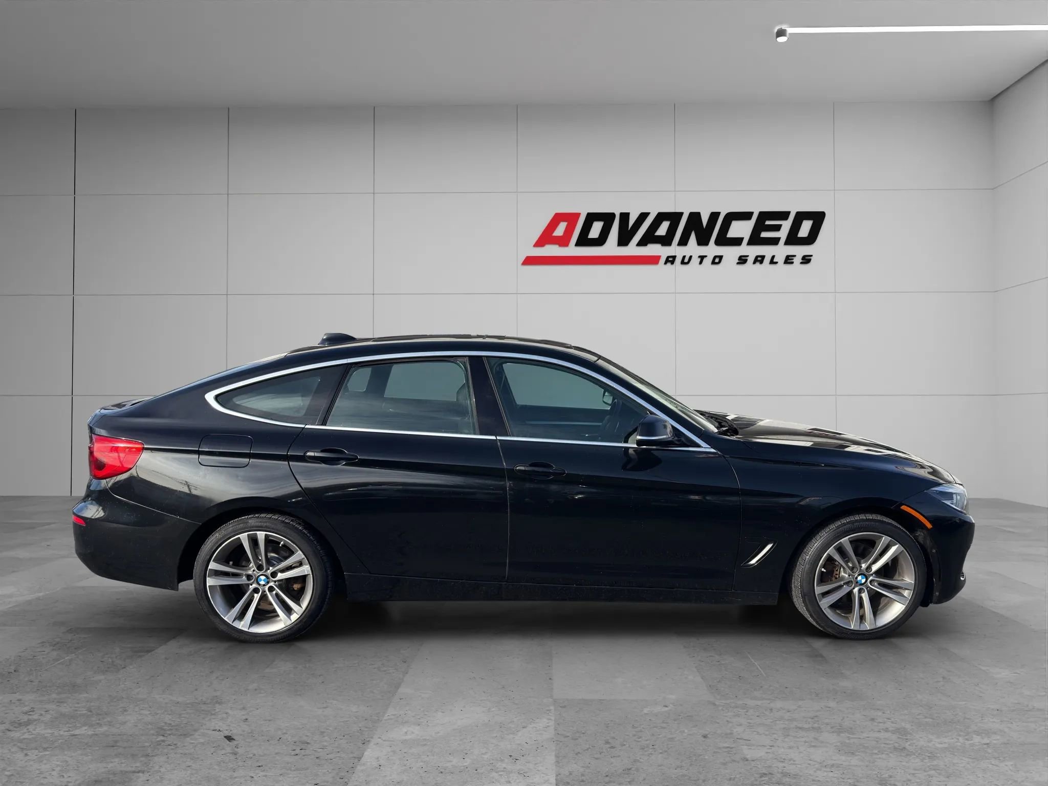 Used 2019 BMW 330i Gran Turismo xDrive w/ Convenience Package AWD/4WD image 8