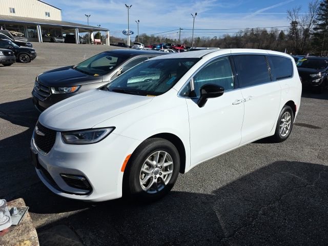 Used 2024 Chrysler Pacifica Touring-L