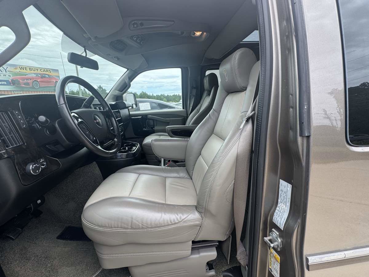 Used 2018 GMC Savana 2500 w/ Enhanced Convenience Package RWD image 7