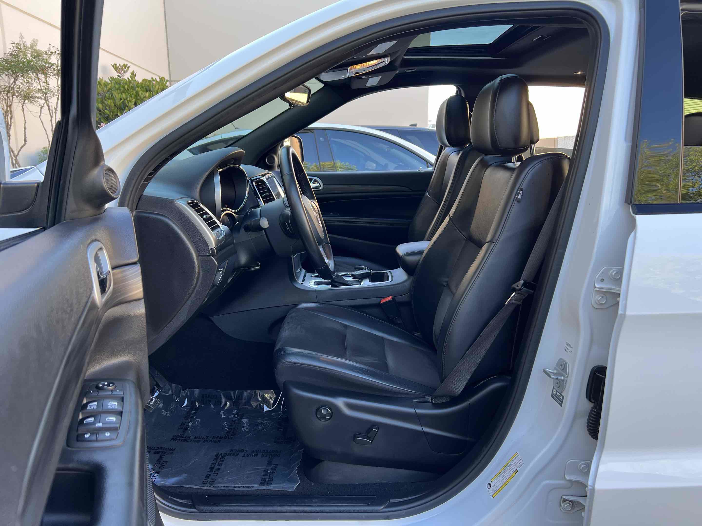 Used 2021 Jeep Grand Cherokee Laredo X image 4