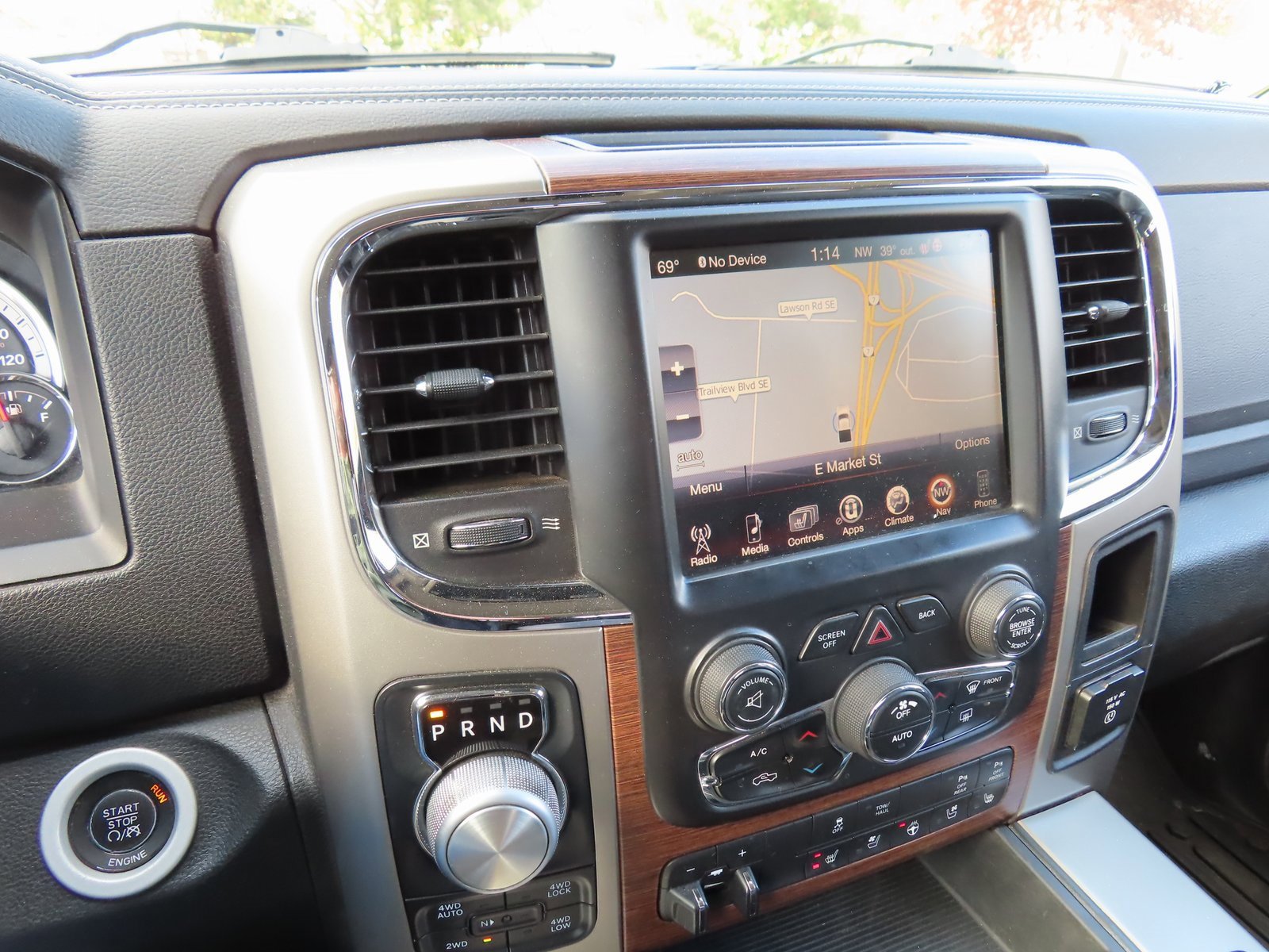 Used 2014 RAM 1500 Laramie w/ Convenience Group image 24