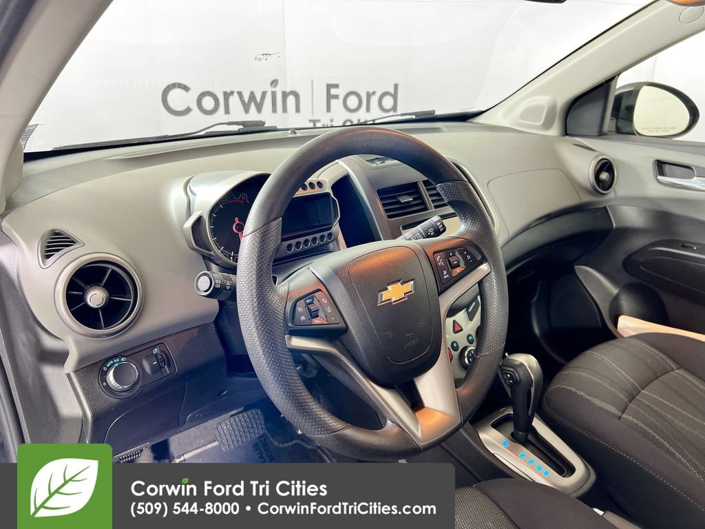 Used 2015 Chevrolet Sonic LT w/ Fun and Sun Package FWD image 3