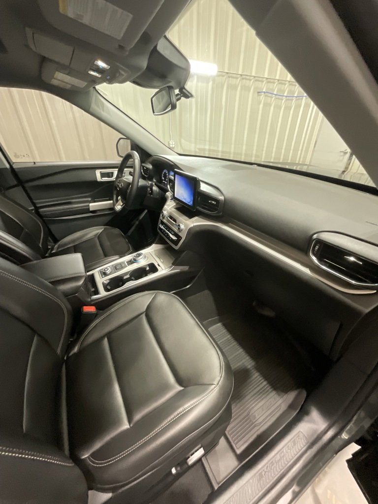 Used 2024 Ford Explorer XLT w/ Equipment Group 202A image 16