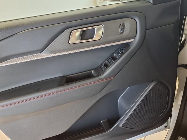 Used 2025 Ford Explorer ST-Line AWD/4WD image 17