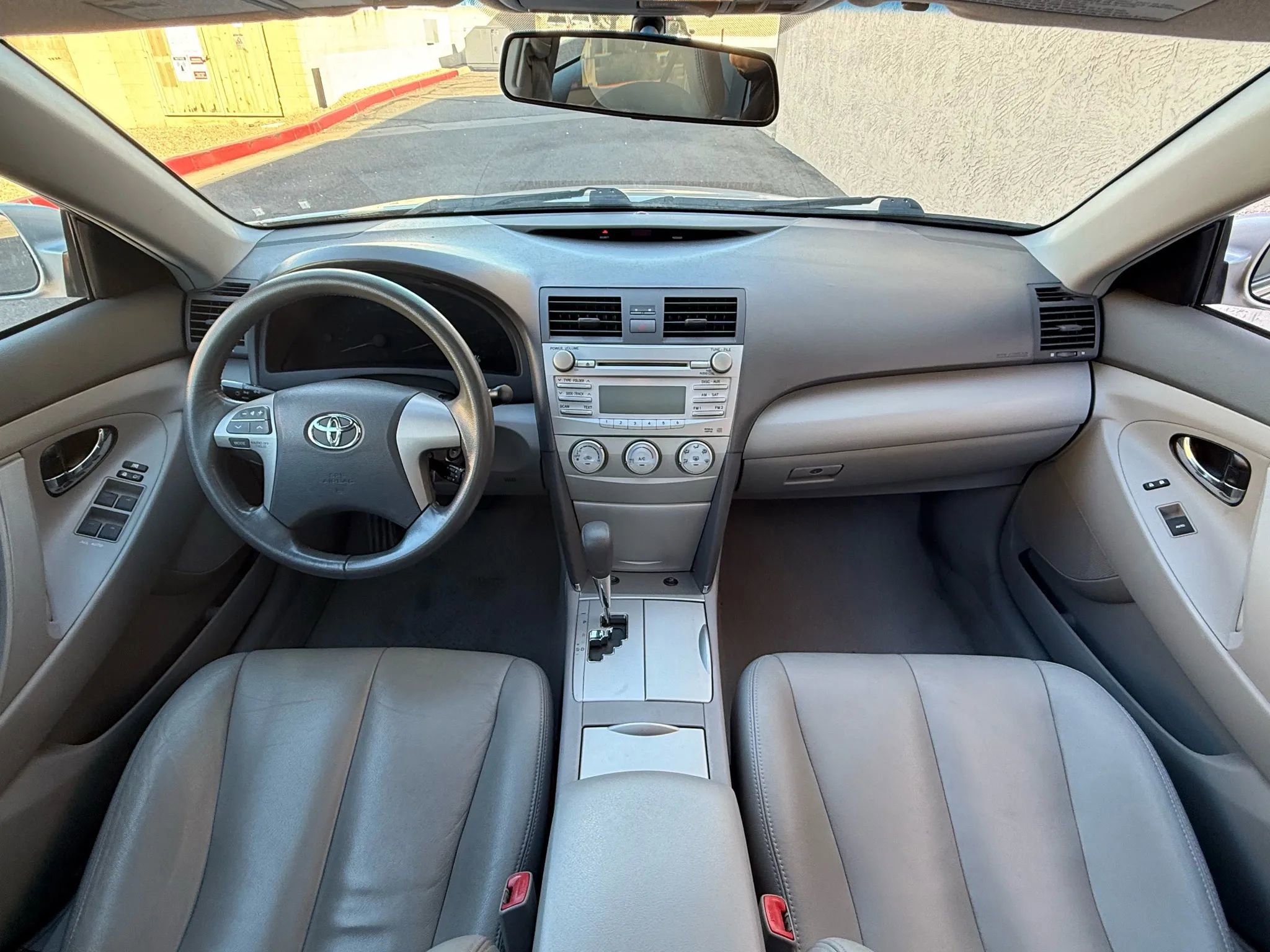 Used 2010 Toyota Camry LE image 17