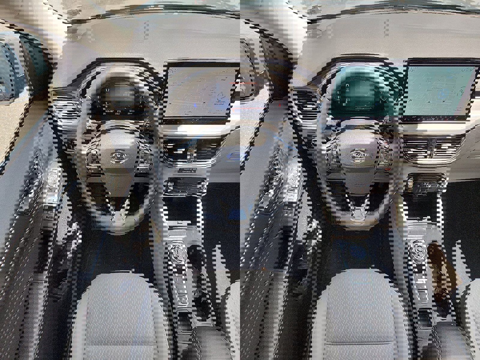 Certified 2025 Ford Escape SE image 12