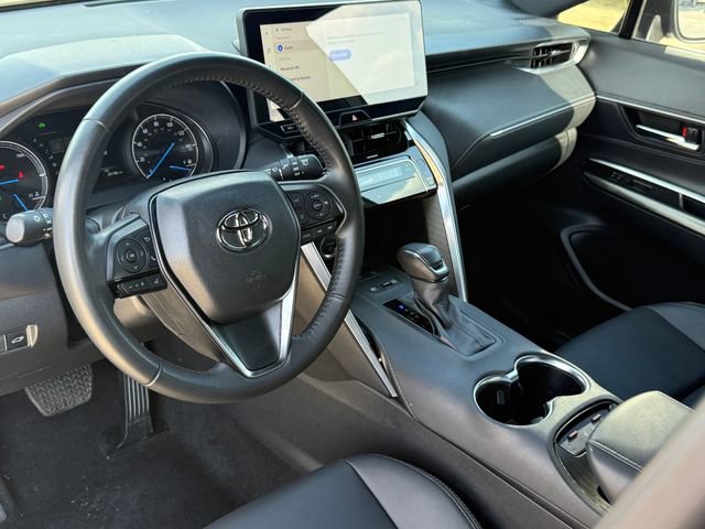 Used 2024 Toyota Venza XLE image 9