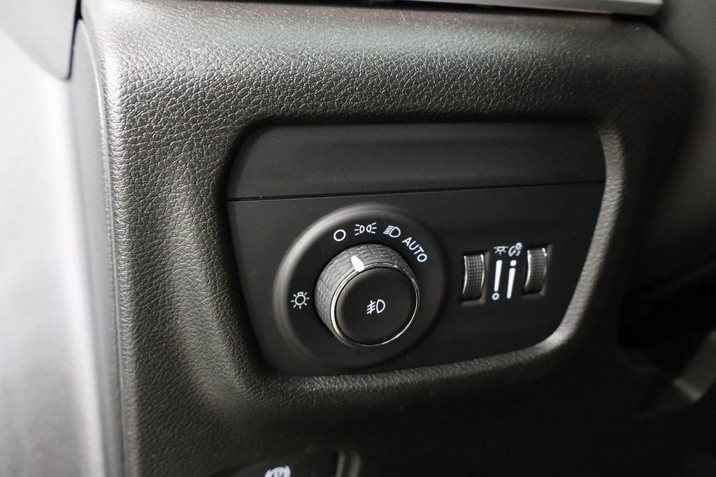 Used 2022 Jeep Grand Cherokee L Limited image 25