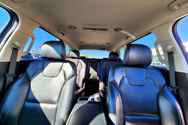Used 2023 Kia Telluride S AWD/4WD image 19