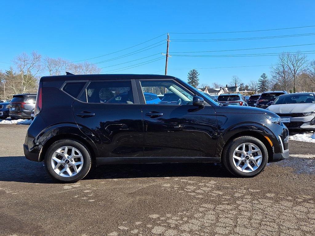 Certified 2023 Kia Soul LX w/ LX Technology Package FWD image 8