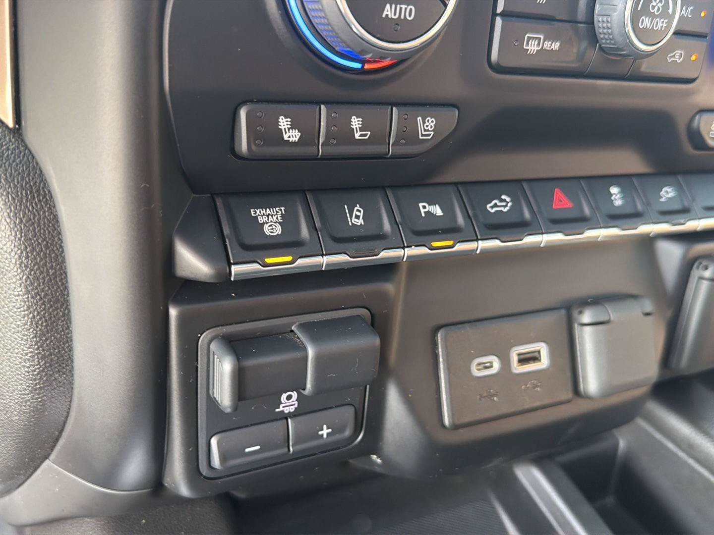 Used 2022 Chevrolet Silverado 2500 High Country AWD/4WD image 29