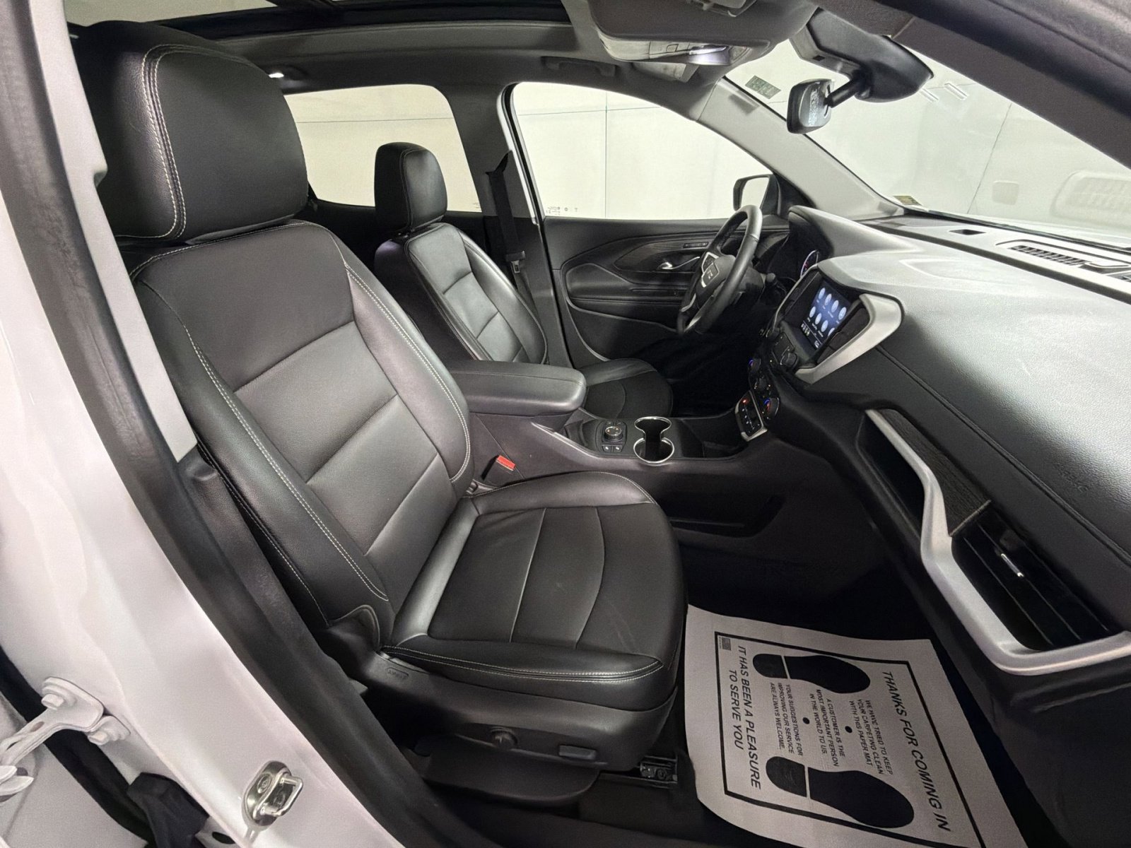 Used 2024 GMC Terrain SLT w/ Elevation Edition image 27