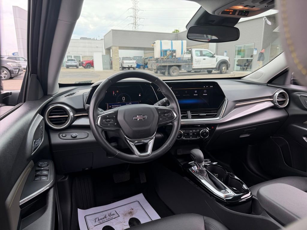 Used 2024 Chevrolet Trax ACTIV w/ Sunroof Package FWD image 14