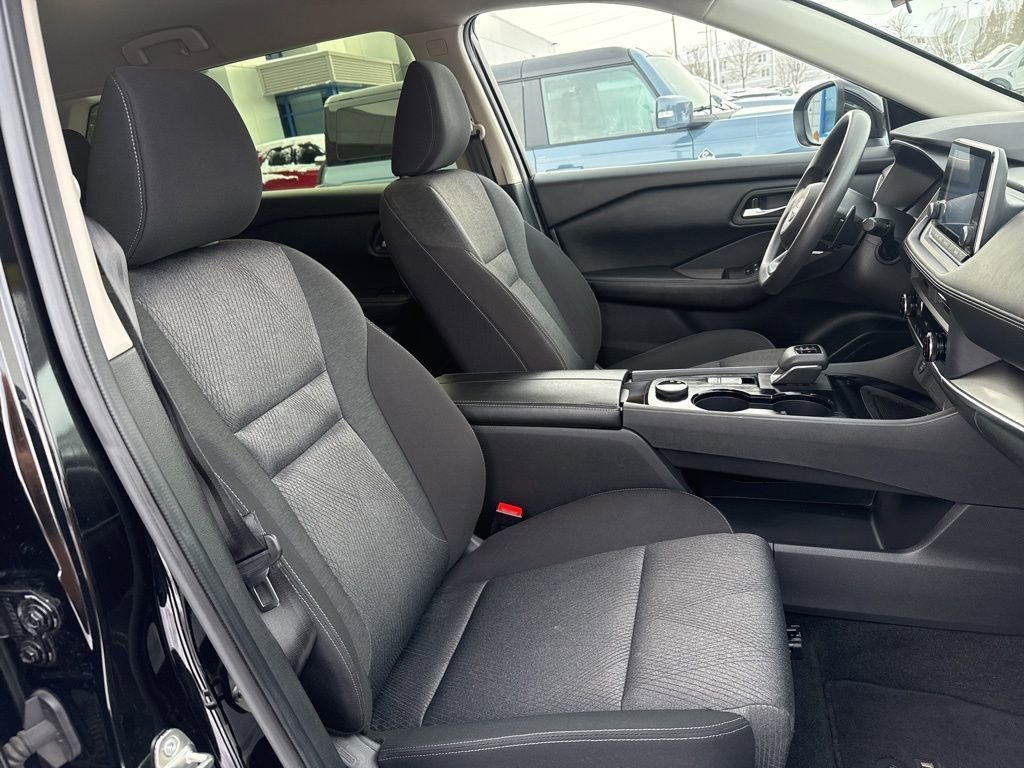 Used 2024 Nissan Rogue SV image 35