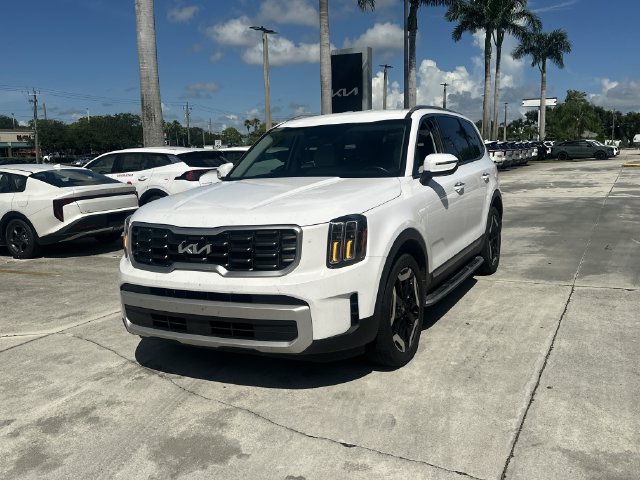 Certified 2024 Kia Telluride S FWD image 2