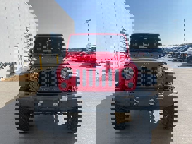 Used 2015 Jeep Wrangler Unlimited Rubicon w/ Connectivity Group image 8