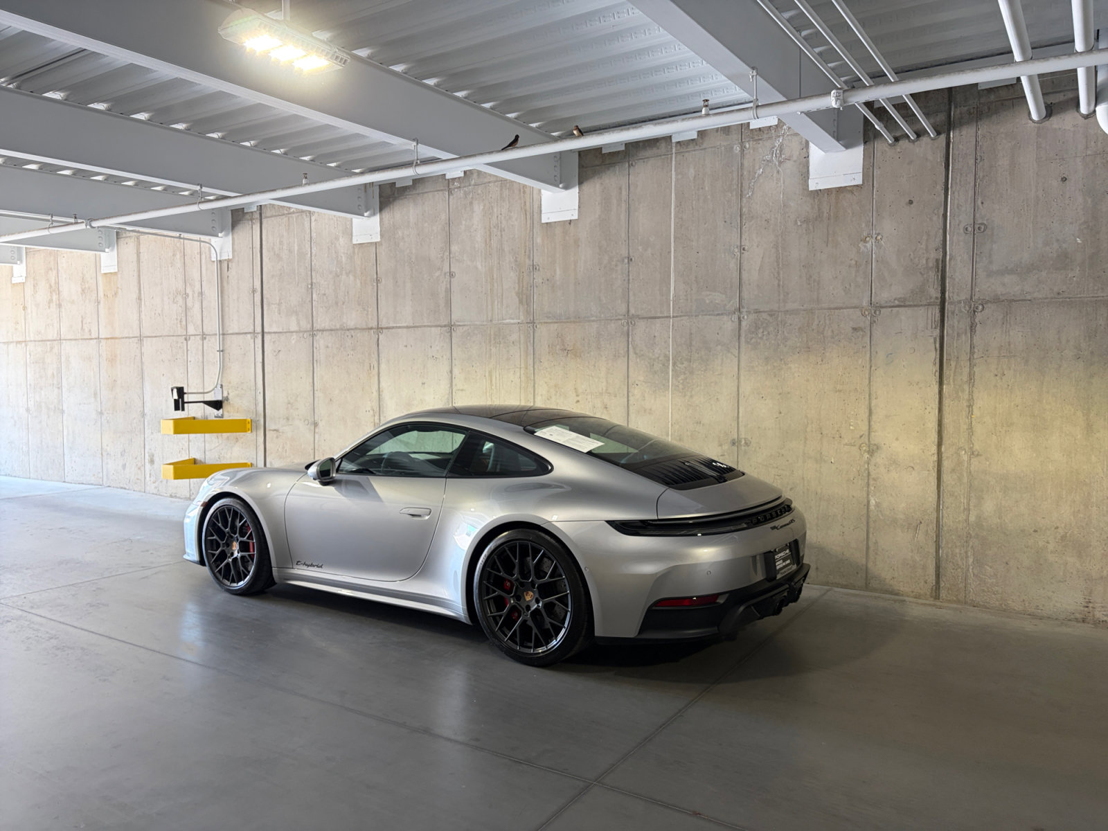 Certified 2025 Porsche 911 Carrera GTS RWD image 3