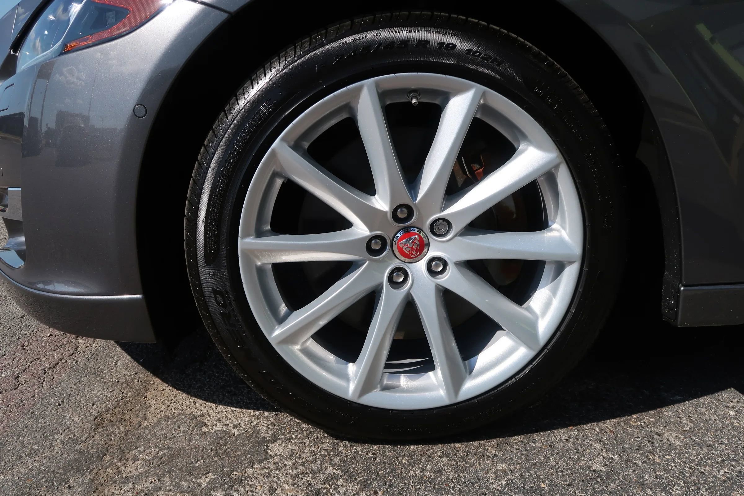 Used 2019 Jaguar XJ R-Sport RWD image 56