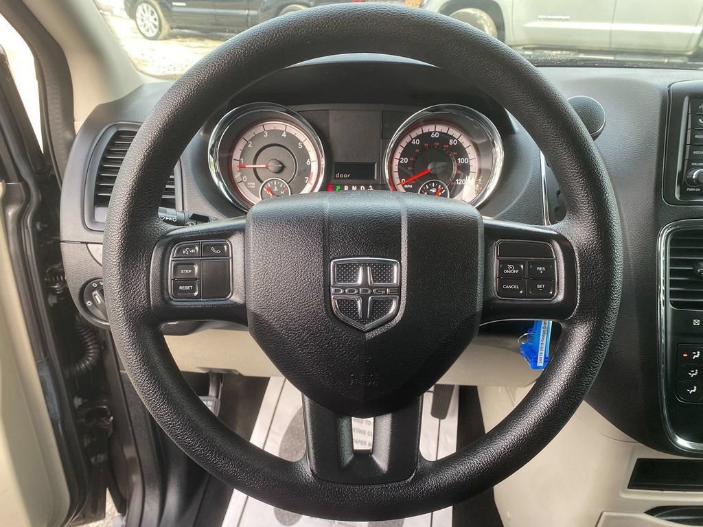 Used 2018 Dodge Grand Caravan SE w/ UConnect Hands-Free Group FWD image 15