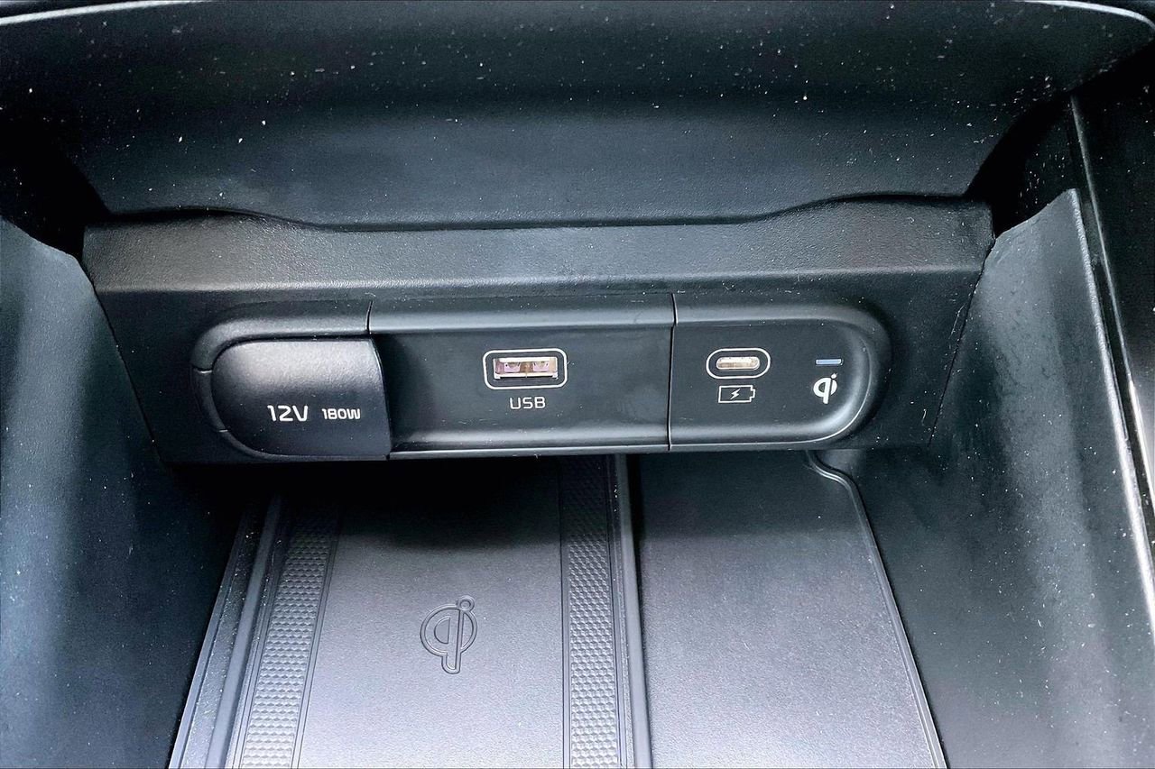 Used 2025 Kia Telluride EX w/ EX Captain's Chair Package FWD image 19
