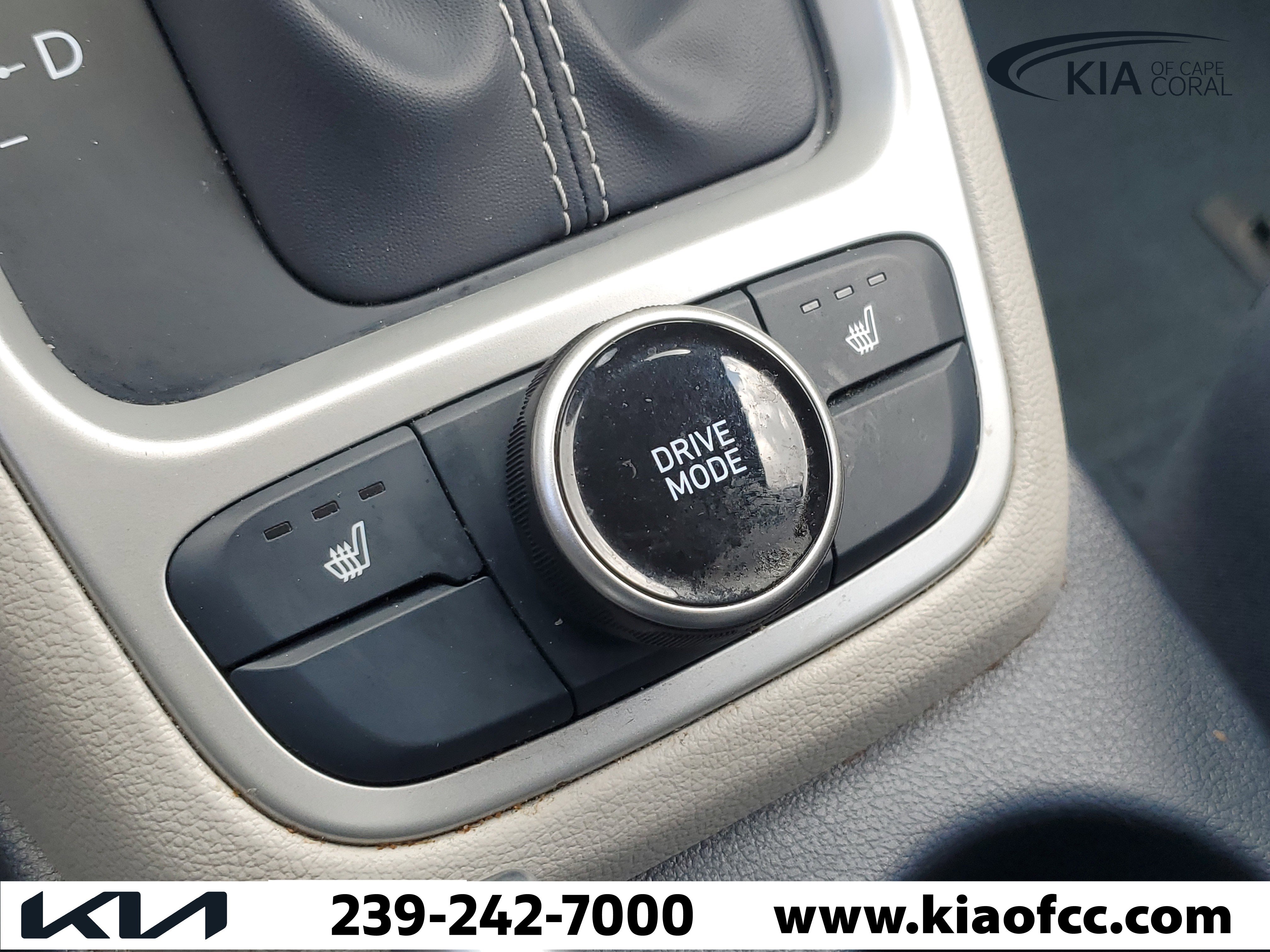 Used 2023 Hyundai Venue Limited w/ Cargo Package FWD image 27