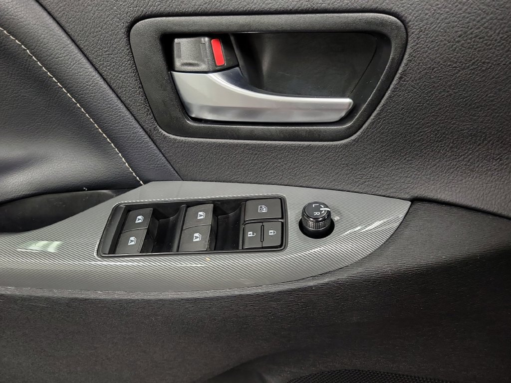 Used 2015 Toyota Sienna SE FWD image 28