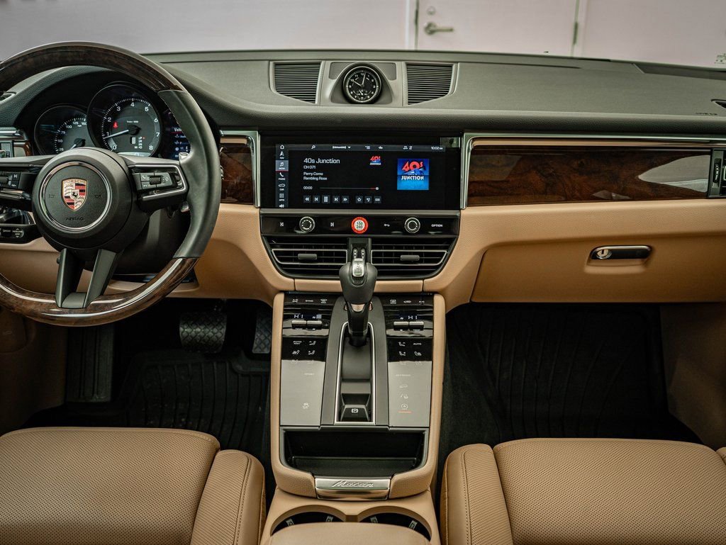 Certified 2025 Porsche Macan image 6