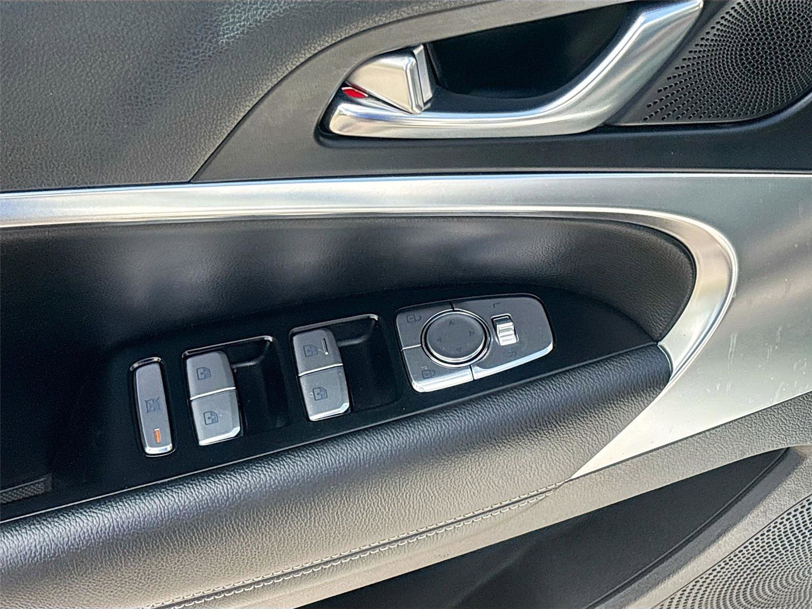 Used 2025 Genesis G70 2.5T RWD image 19