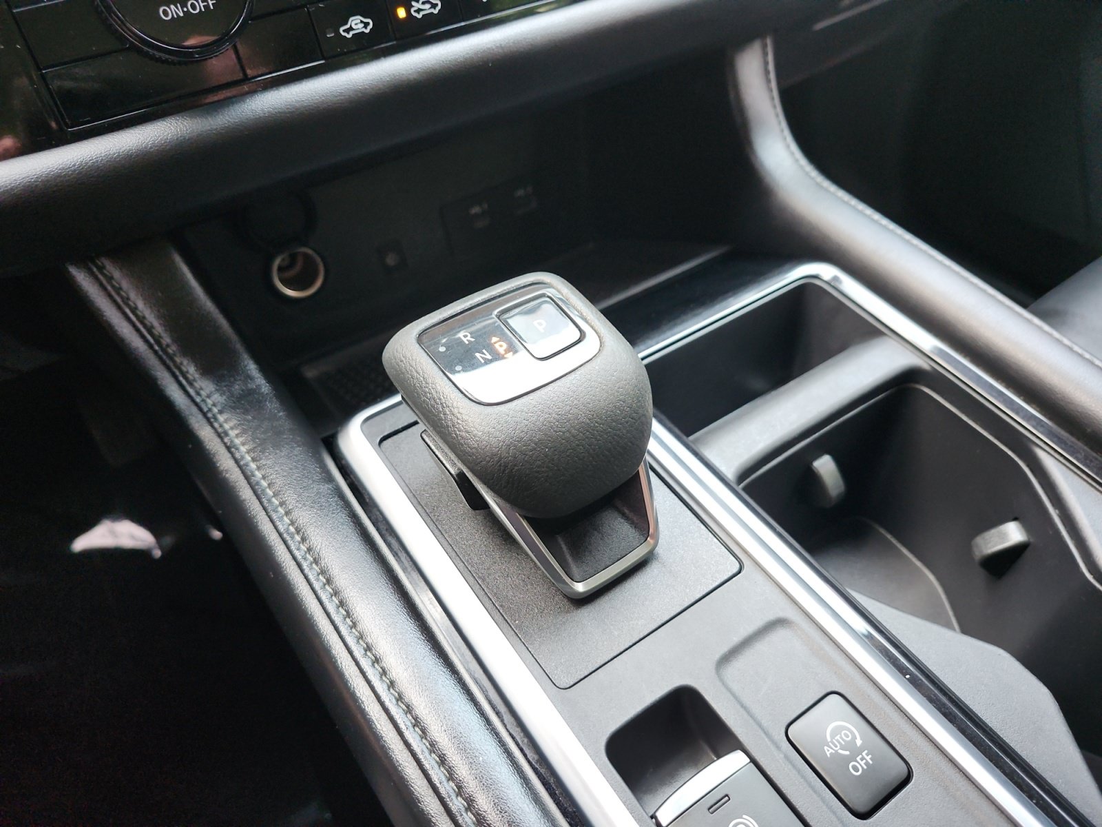 Used 2023 Nissan Pathfinder SL AWD/4WD image 24