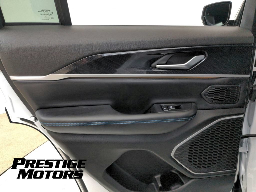 Used 2022 Jeep Grand Cherokee Trailhawk AWD/4WD image 26