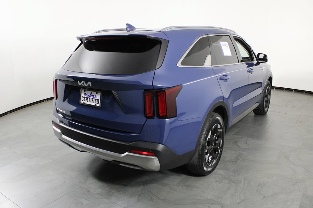Used 2025 Kia Sorento S w/ Panoramic Sunroof Package FWD image 3