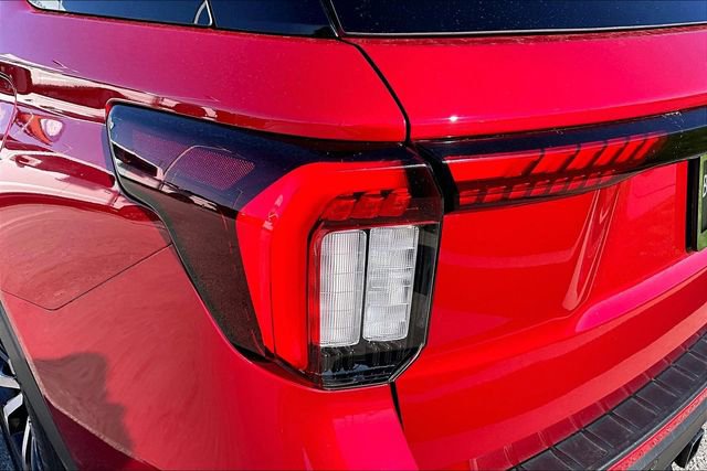 Used 2025 Ford Explorer ST-Line w/ Premium Package image 31