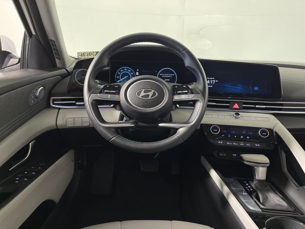Certified 2025 Hyundai Elantra Limited FWD image 15