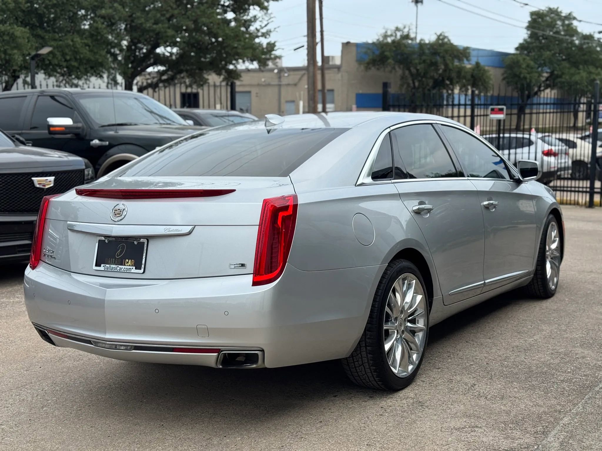 Used 2015 Cadillac XTS Platinum AWD/4WD image 3