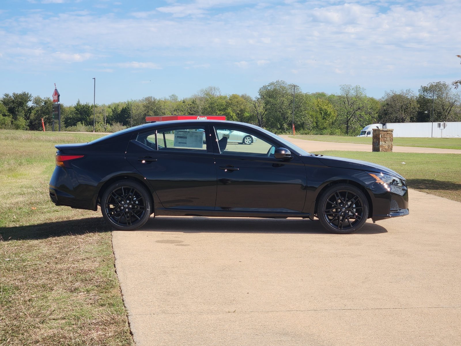 New 2026 Nissan Altima 2.5 SR FWD image 7