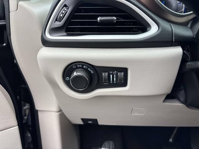 Used 2023 Chrysler Voyager LX FWD image 26