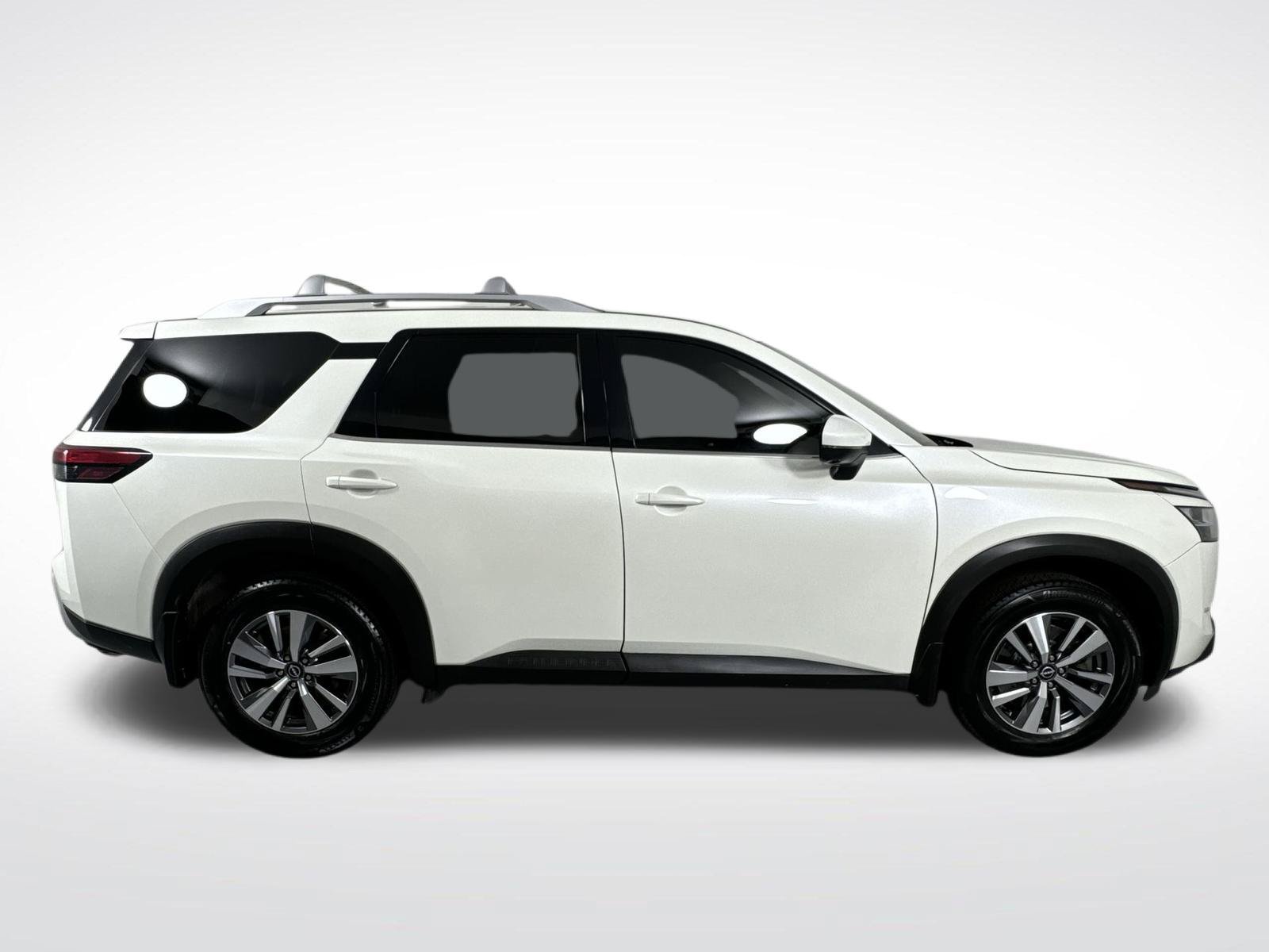 Used 2022 Nissan Pathfinder SL AWD/4WD image 40