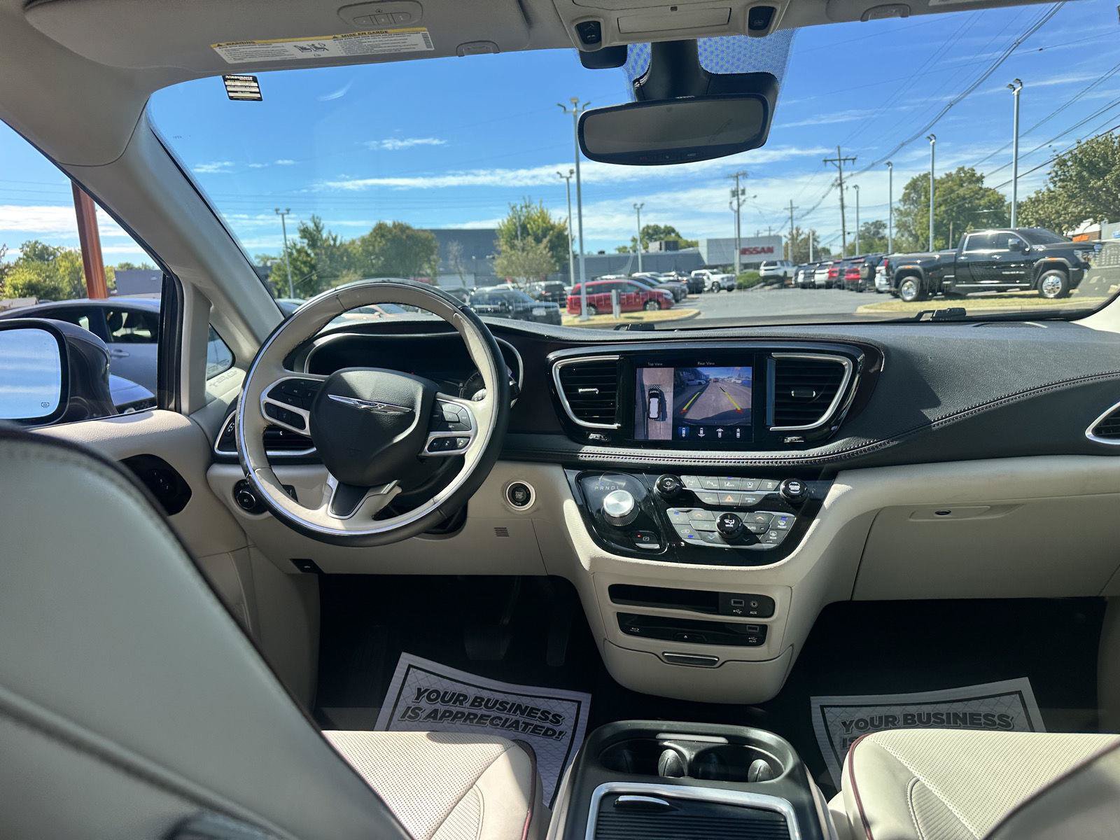 Used 2018 Chrysler Pacifica Limited w/ Tire & Wheel Group FWD image 14