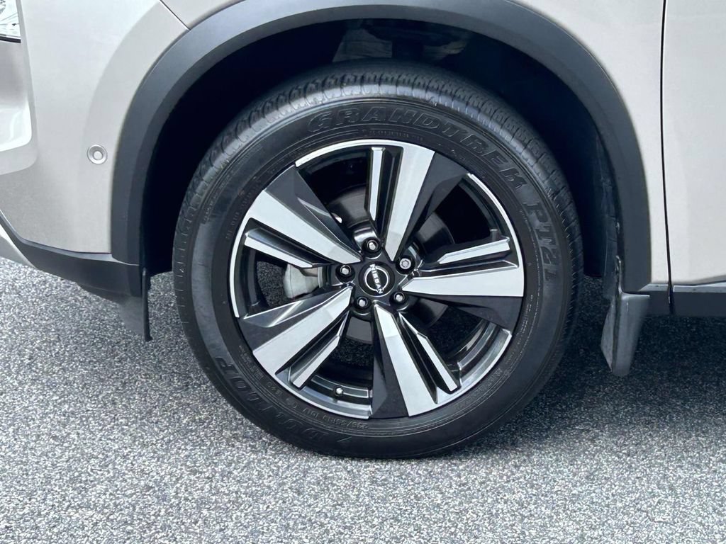 Used 2023 Nissan Rogue Platinum w/ Platinum Premium Package FWD image 9