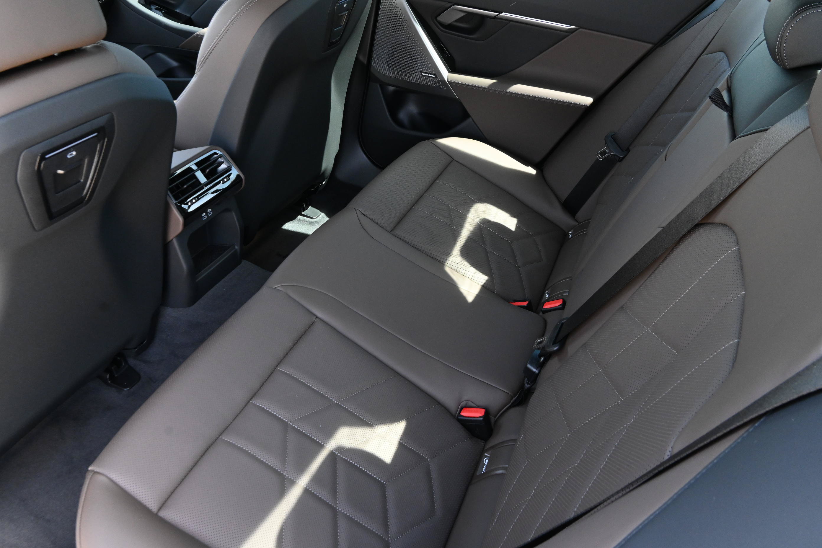 Used 2026 BMW 530i w/ Premium Package RWD image 10